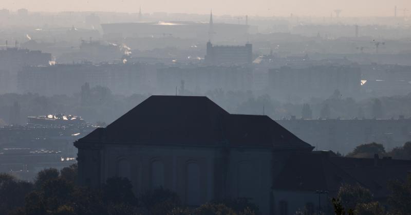 A hét ködös, esős időjárással kezdődik, ám a hétvégére végre fellélegezhetünk.