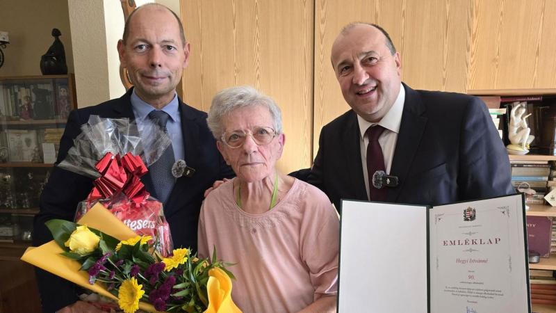 Isten éltesse sokáig! Komárom szeretett tanítónője, Manci néni most ünnepli a 90. születésnapját!