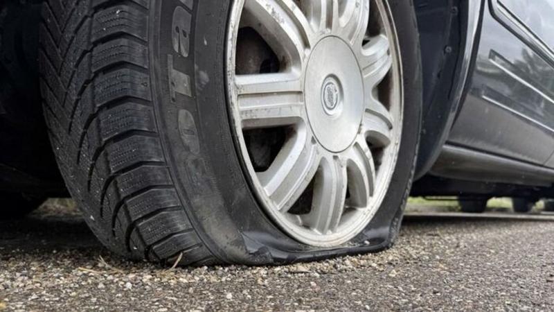 Nem fogod elhinni, mi történt a hevesi úton – több kerék is eltűnt onnan!