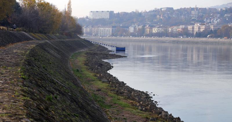 A tavasz varázsa továbbra is velünk marad, de az estékre érdemes elővenni az esernyőt is, mert esőcseppek is várhatóak.