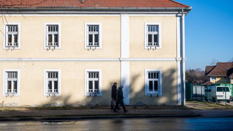 Az év utolsó vasárnapján bőséges napsütésre számíthatunk, ami remek lehetőséget kínál a szabadidő eltöltésére. Az időjárás kedvező alakulása lehetővé teszi, hogy a friss levegőn töltsünk el néhány kellemes órát. Ne hagyjuk ki ezt a lehetőséget, és élvezzü