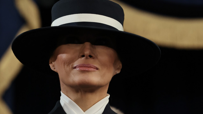 Hogyan is történt mindez? Melania Trump beiktatási ruhája valóban minden figyelmet magára vonzott.