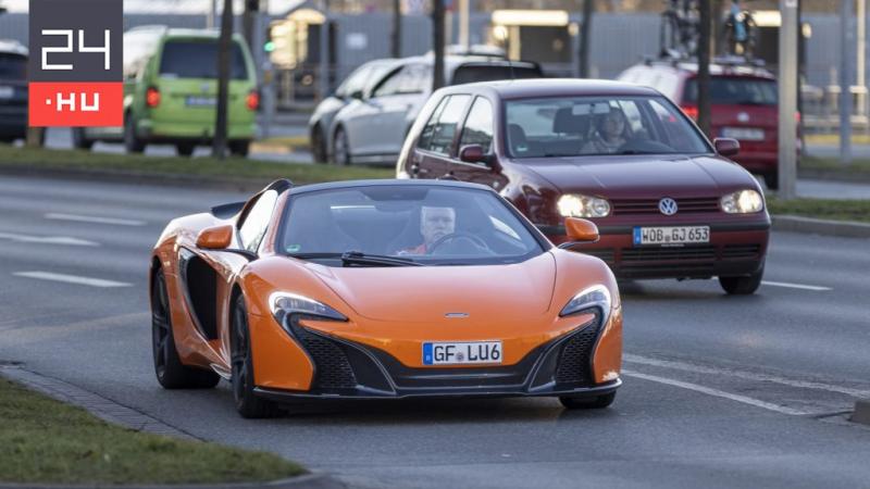 Egy ragyogó új McLaren áll meg a skót férfi háza előtt, miután teljesítette a vásárlás összegét.