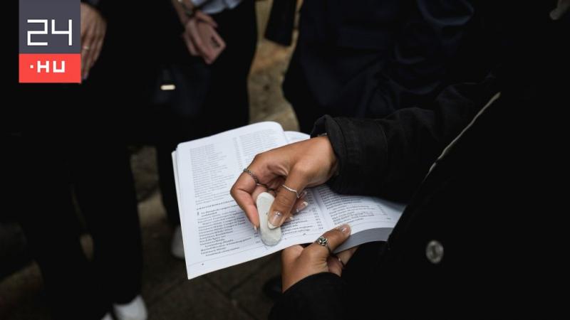 Közzétették a történelem érettségi hivatalos megoldásait | 24.hu

A napokban nyilvánosságra hozták a történelem érettségi vizsga hivatalos megoldásait, amelyeket a 24.hu portálon is megtalálhatunk. Az érettségizők számára ez fontos támpontot nyújt a telje