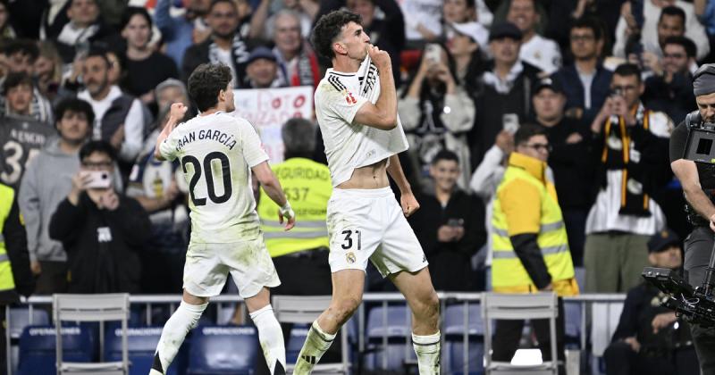 A Real Madrid a 95. percben aratta győzelmét, míg a Barcelona továbbra is vár a bajnoki címre.
