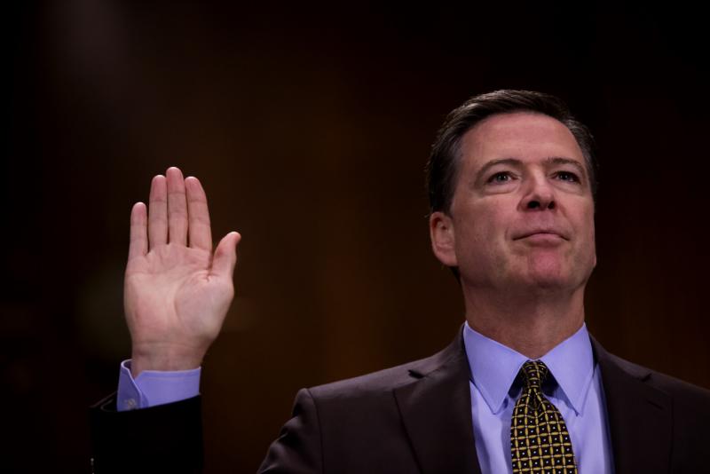 Az FBI egykori vezetője néhány kagylóhéjat örökített meg a tengerparti homokban, és most azzal vádolják, hogy arra ösztönözte az embereket, hogy merényletet tervezzanak Trump ellen.