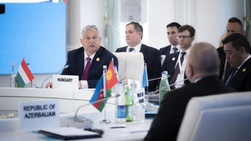 Titkos megbeszélések zajlanak a Várkert Bazár elegáns falai között: Milyen stratégiával készül Orbán Viktor?