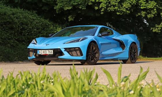 Amerika a nyakunkon üvölt: beindítottuk a frankón dögös új Corvette-t!