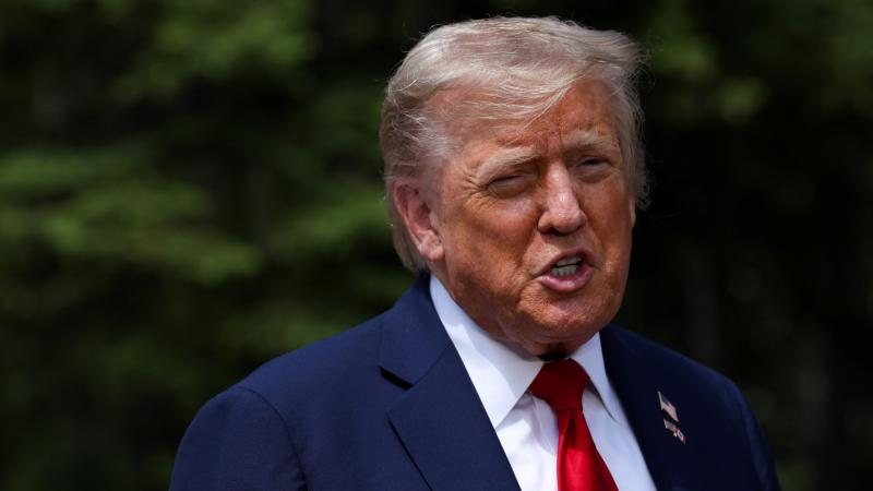 Trump ismét támadta a Fed elnökét, megnevezve őt 