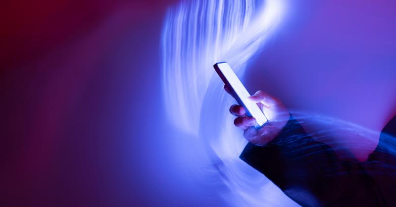Oroszországban az internet hozzáférés és a kártyás tranzakciók szigorúbb ellenőrzés alatt állnak, és a telefonhívások lebonyolítása sem mindig zökkenőmentes.