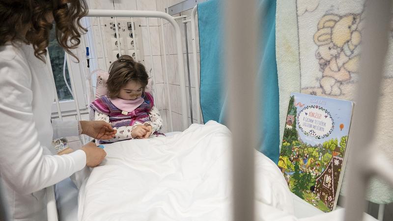 A hőségben a beteg gyerekeknek gyalog kellett megtenniük az utat, és a budapesti kórház váratlanul jelentős anyagi támogatáshoz jutott.