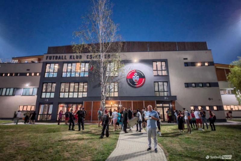Hat magyar állampolgárt zártak ki az FK Csíkszereda stadionjából, és a klubra 30 ezer lejes bírságot róttak ki | Székely Sport