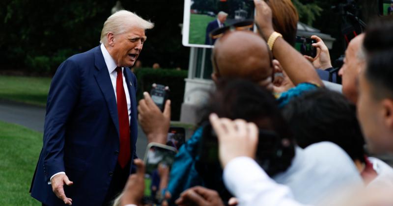 Trump felforgatja a gazdasági tájat, miközben Biden egyik kulcsemberét manipulációval vádolva eltávolította a posztjáról.