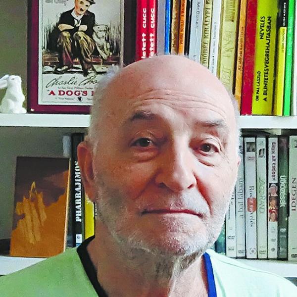 A kártyavár V. szintje végleg összeomlott. Az építmény, amely sokáig állt, mint egy illúzió, most egy pillanat alatt darabjaira hullott. Minden egyes kártya, amit gondosan helyeztek egymásra, mintha a sors kegyetlenségét tükrözte volna, most a földre terü
