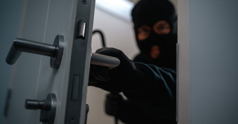 Növekvő a kockázata annak, hogy betörők lépnek be az otthonodba, ha így záród le az ajtót éjszaka.