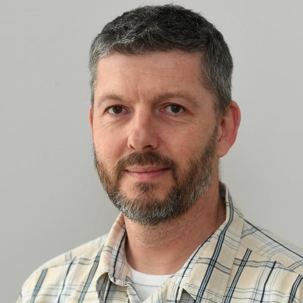 Kegyetlenül nyomasztó vezetés