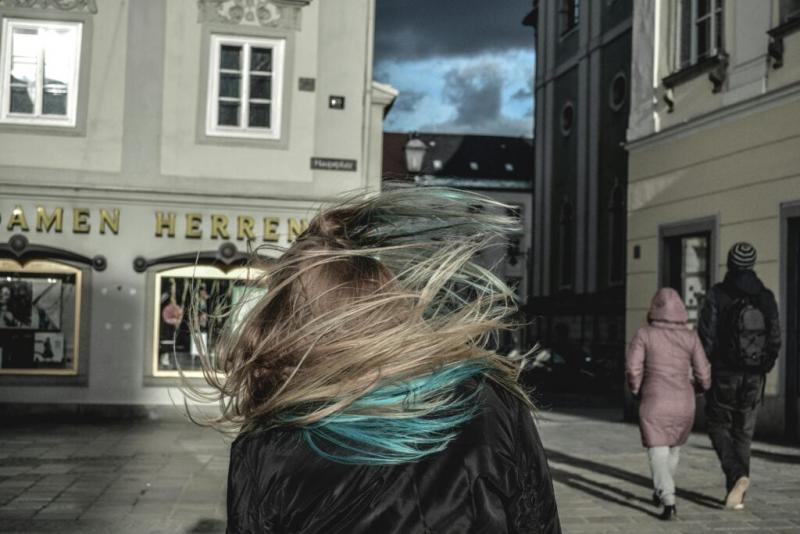 Pénteken a hőmérséklet eléri a nulla fokot, és a nap folyamán továbbra is hűvös időjárás vár ránk. Ne feledjük, hogy helyenként esőzésekre is lehet számítani, így érdemes esernyőt hozni!