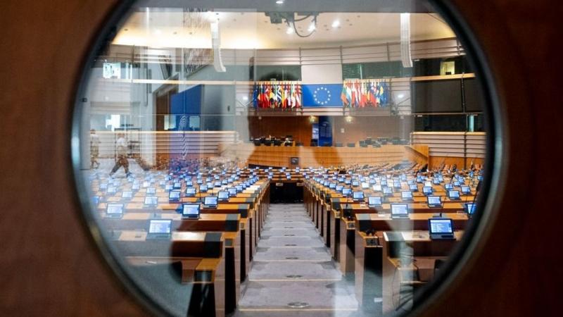 Brüsszelben mély aggodalommal figyelik a patrióta gátak esetleges megbomlását.