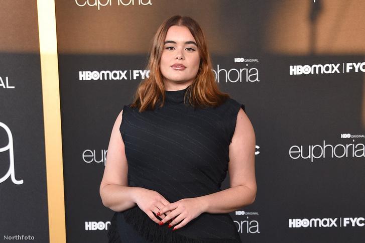 Egy különleges videóban láthatjuk, ahogy Barbie Ferreira, az Eufória tehetséges színésznője, magával ragadó stílusával vonul a Victoria's Secret divatbemutatón.