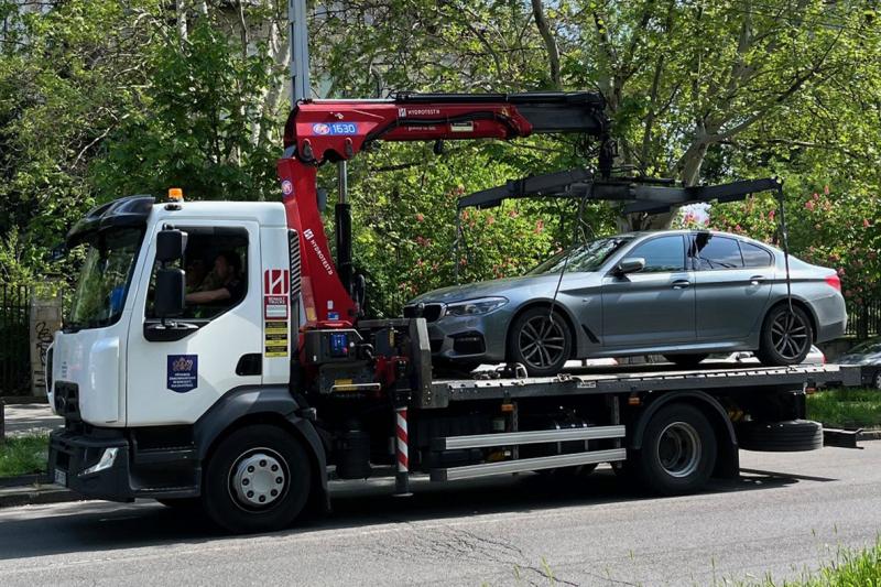 Figyelem! Az úton egy tolvaj autó ólálkodik!