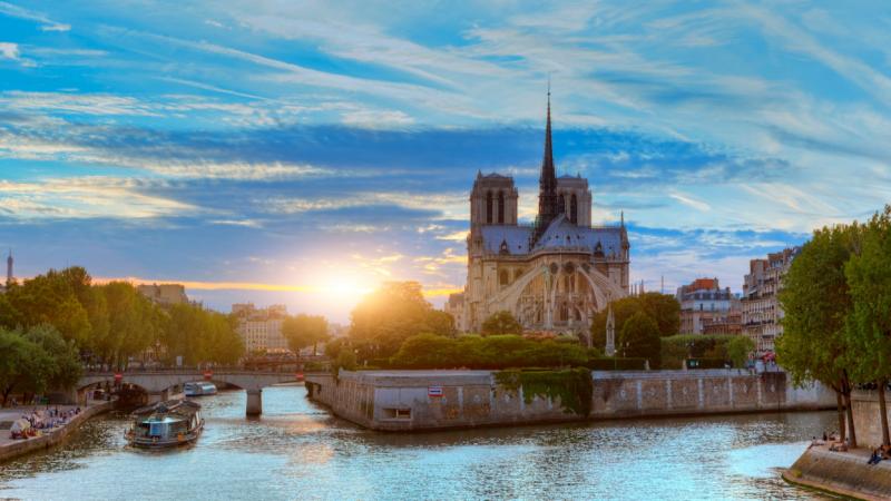 A Louvre kirablásával kapcsolatosan letartóztatásokra került sor: eddig hatalmas a szégyen, jelentős francia fiaskóval állunk szemben - Pénzcentrum.