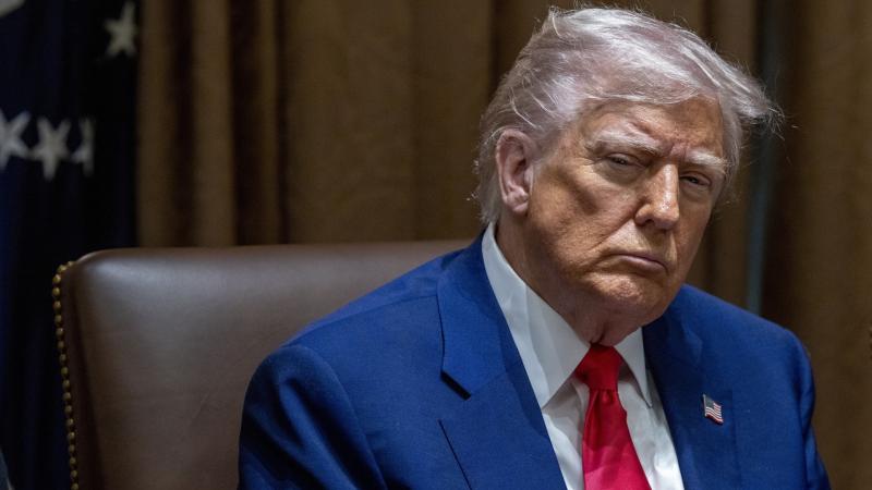 Donald Trump bombát robbantana Washingtonban: az elnök határozottan fellépne, és nem habozna a nukleáris lehetőség bevetésével.